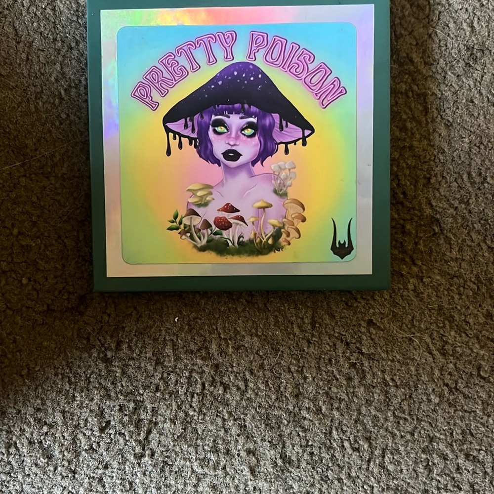 Pretty Poison Eyeshadow Palette